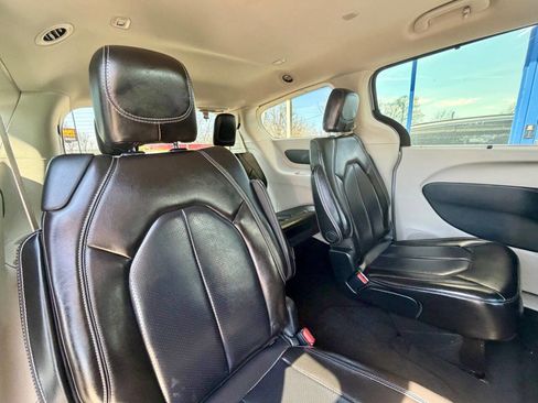 Used 2021 Chrysler Voyager Lxi FWD image 44