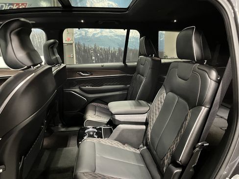 New 2025 Jeep Grand Cherokee L Summit w/ Luxury Tech Group V AWD/4WD image 14