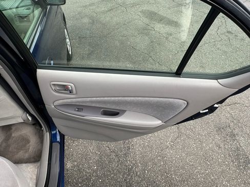 Used 2003 Toyota Prius FWD image 32