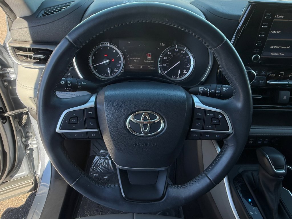 Certified 2022 Toyota Highlander XLE AWD/4WD image 31