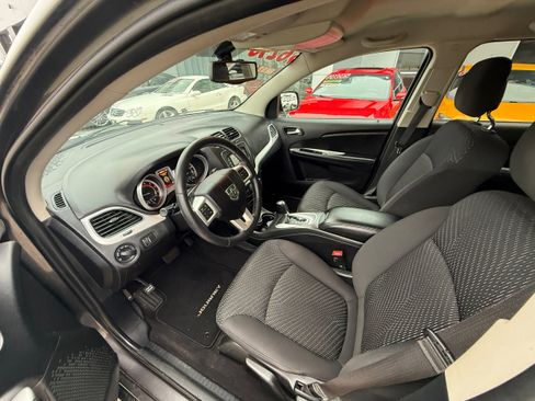 Used 2017 Dodge Journey SE w/ Flexible Seating Group image 4