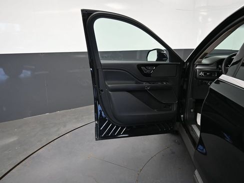 Used 2023 Lincoln Aviator AWD image 29