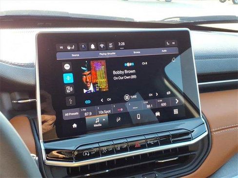 Used 2024 Jeep Compass Limited image 12