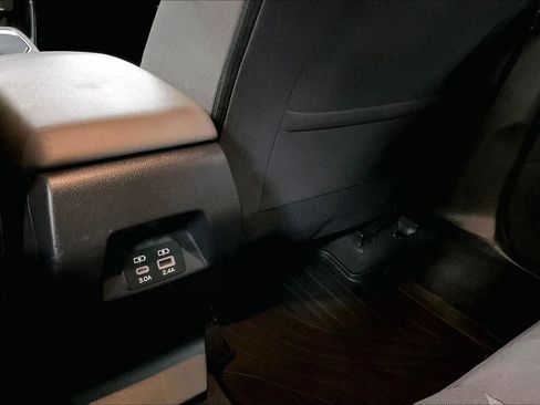 Used 2025 Subaru Crosstrek 2.0i Premium image 33