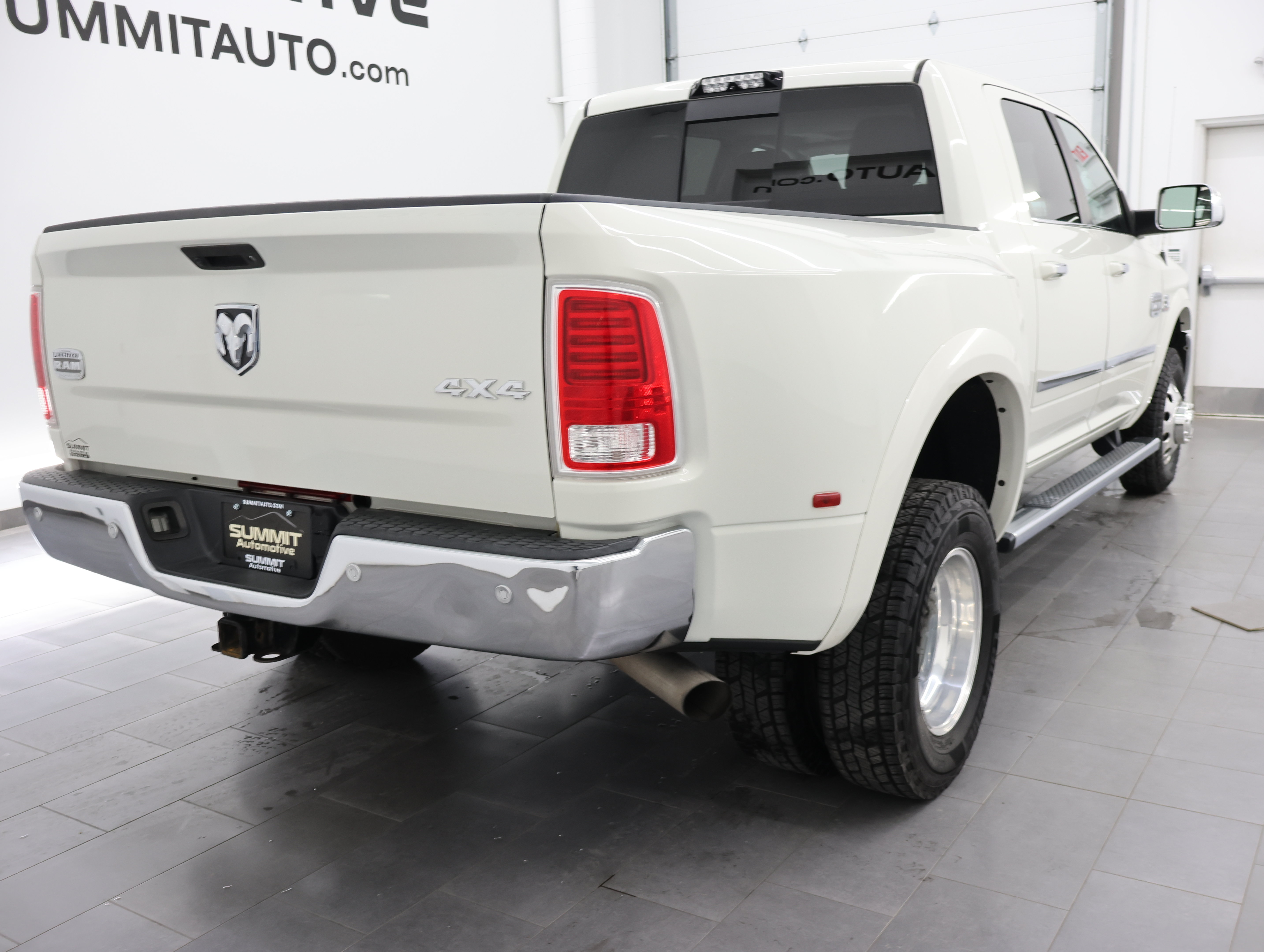 Used 2017 RAM 3500 Laramie Longhorn w/ Convenience Group AWD/4WD image 4