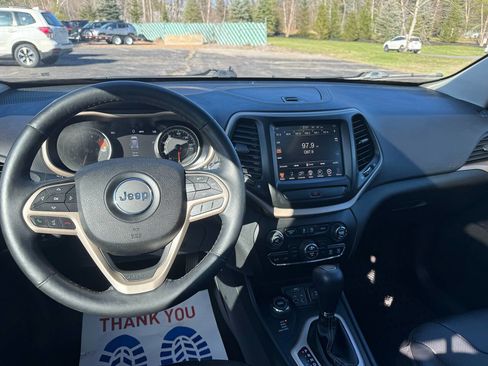 Used 2017 Jeep Cherokee Limited w/ Luxury Group AWD/4WD image 21