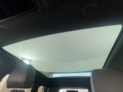 Used 2023 Land Rover Range Rover Evoque S image 15