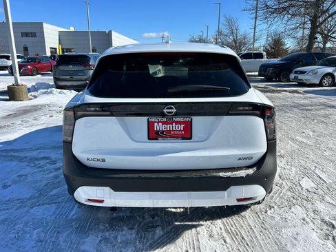 Used 2025 Nissan Kicks SV image 6