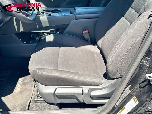 Used 2023 Nissan Rogue S image 23