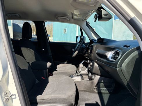 Used 2021 Jeep Renegade Latitude image 29