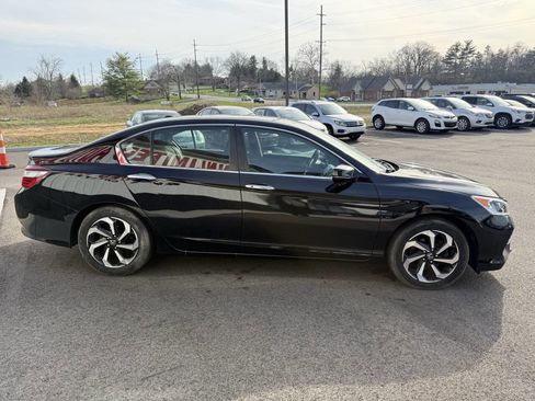 Used 2017 Honda Accord EX image 7