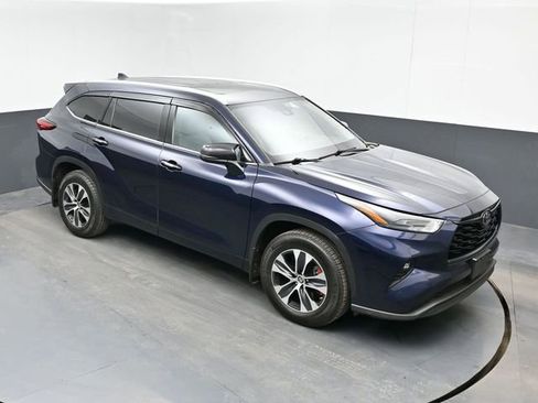 Used 2022 Toyota Highlander XLE image 14