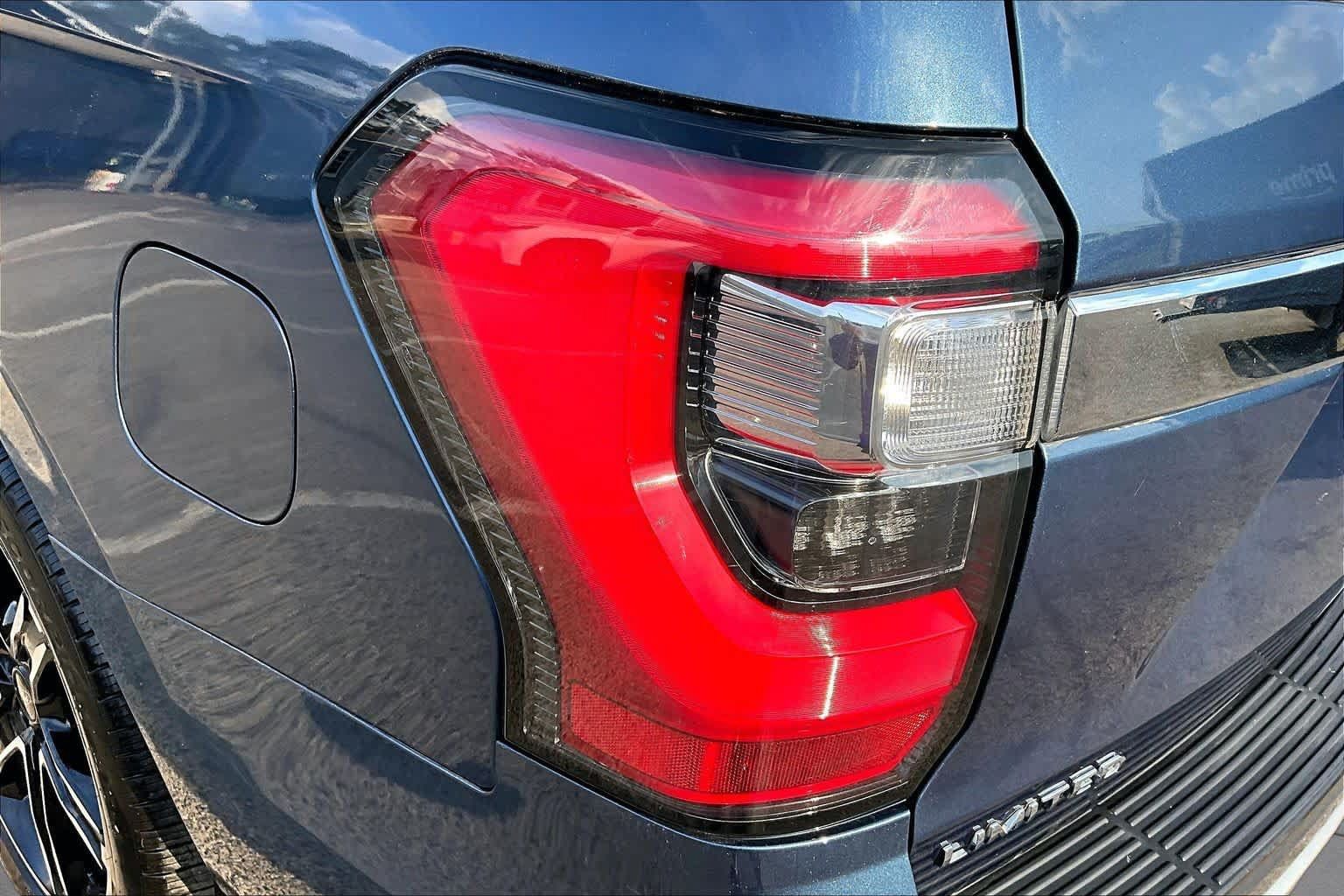 Used 2020 Ford Expedition Limited w/ Special Edition Package RWD image 28