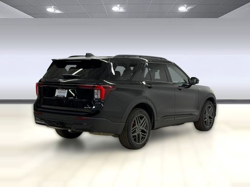 Used 2025 Ford Explorer ST-Line w/ ST-Line Street Pack image 7