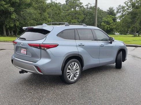 Used 2022 Toyota Highlander Platinum FWD image 5
