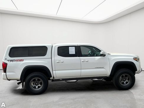 Used 2019 Toyota Tacoma TRD Off-Road w/ Technology Package AWD/4WD image 6