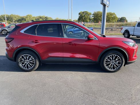 Used 2024 Ford Escape SE w/ PHEV Premium Package image 9