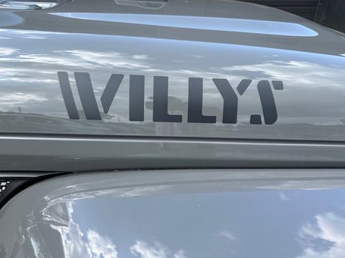 Used 2022 Jeep Gladiator Willys image 10