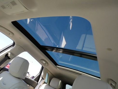 Certified 2023 Cadillac XT5 Premium Luxury w/ LPO, Floor Liner Package image 32