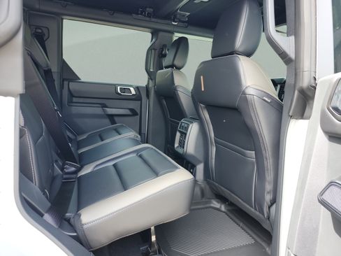New 2026 Ford Bronco Outer Banks w/ Sasquatch Package AWD/4WD image 18