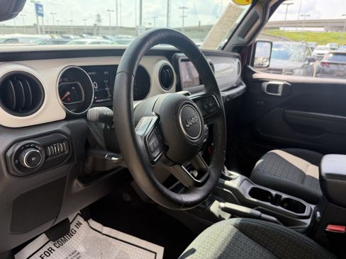 Used 2021 Jeep Wrangler Unlimited Sport AWD/4WD image 35