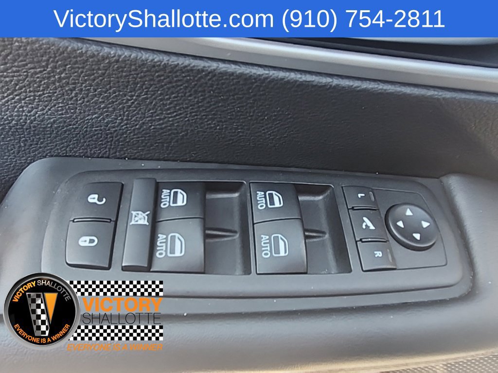 Used 2025 Chrysler Pacifica Limited FWD image 25