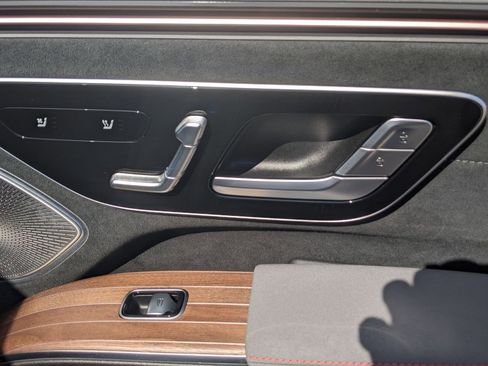 Certified 2023 Mercedes-Benz EQS 580 4MATIC Sedan image 37