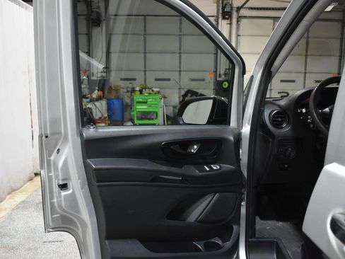 Used 2016 Mercedes-Benz Metris Passenger image 12