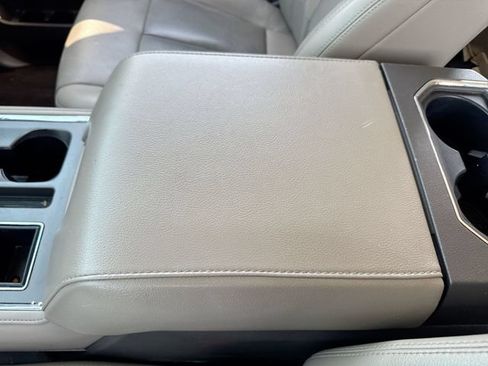 Used 2018 Ford Expedition XLT w/ Equipment Group 202A RWD image 21