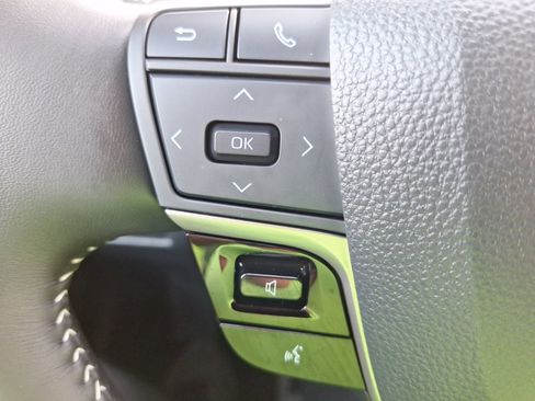 Used 2025 Toyota Camry SE w/ Multimedia Upgrade Package image 21