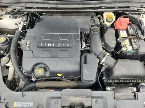 Used 2013 Lincoln MKS FWD image 28