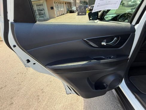 Used 2017 Nissan Rogue SL w/ SL Premium Package AWD/4WD image 19