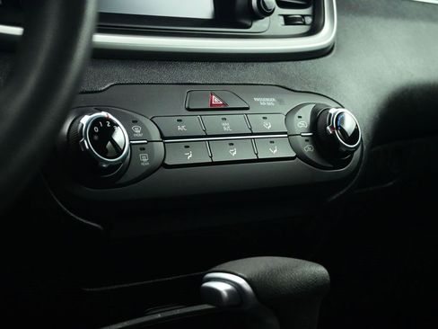 Used 2020 Kia Sorento LX image 23