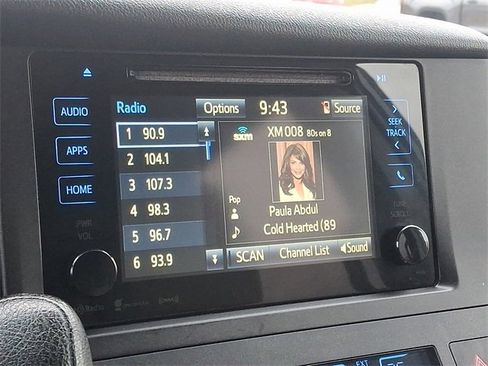 Used 2017 Toyota Sienna LE image 17