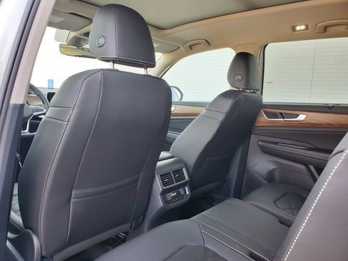 New 2026 Volkswagen Atlas SE FWD image 13