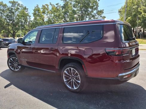 Used 2024 Jeep Wagoneer L Series III w/ Premium Group I AWD/4WD image 18