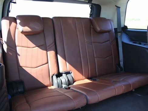 Used 2018 Cadillac Escalade Premium Luxury AWD/4WD image 27
