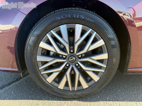 Used 2024 Nissan Altima 2.5 SV image 10