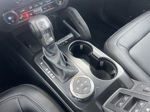 New 2026 Ford Bronco Outer Banks w/ Sasquatch Package image 8