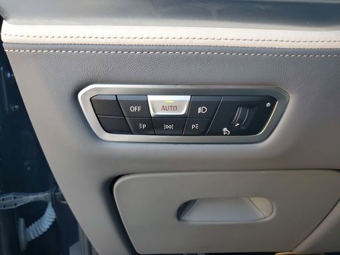 Used 2023 BMW X7 M60i w/ Executive Package image 33