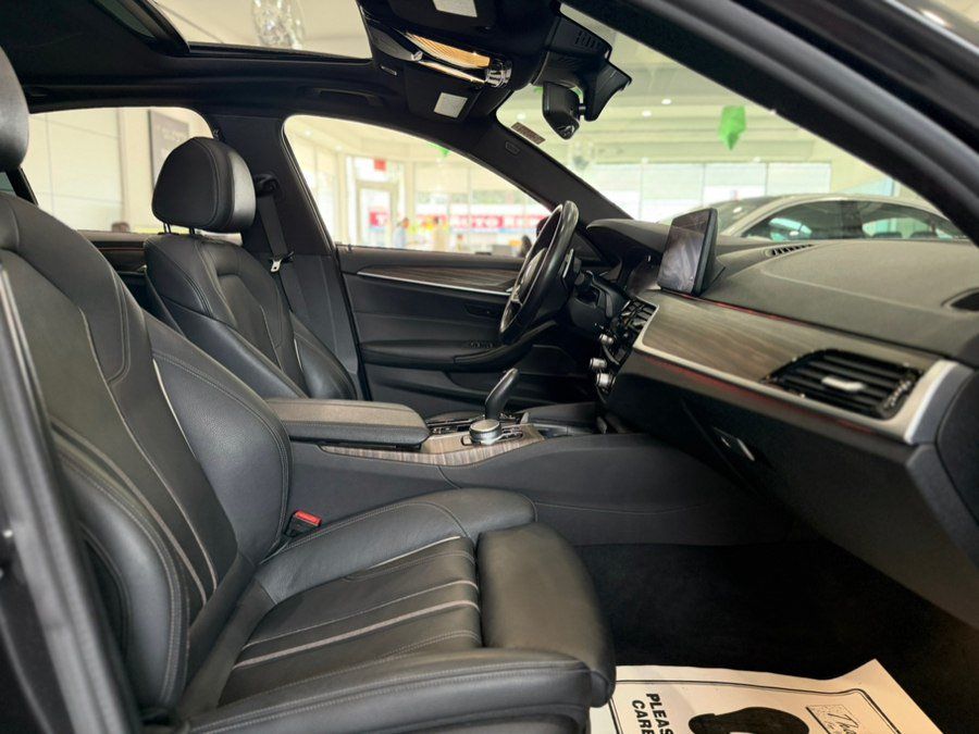 Used 2021 BMW 540i w/ M Sport Package RWD image 18