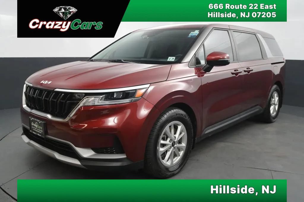 Used 2023 Kia Carnival LX FWD image 1