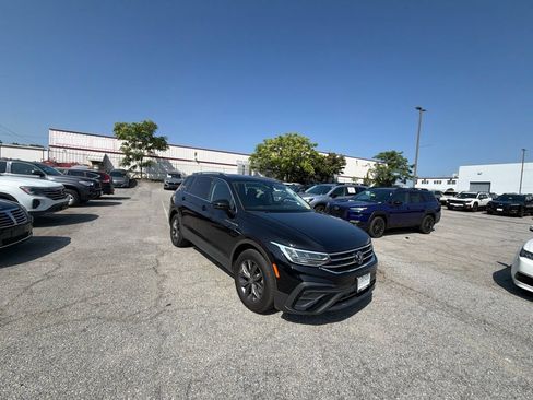 Used 2023 Volkswagen Tiguan SE FWD image 1