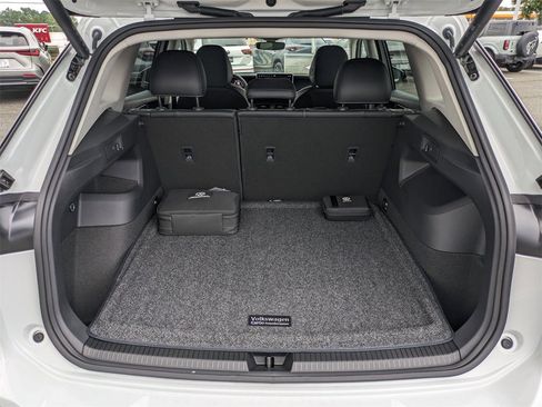 New 2025 Volkswagen Tiguan SE image 13