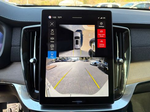 Certified 2025 Volvo XC90 B6 Plus image 31