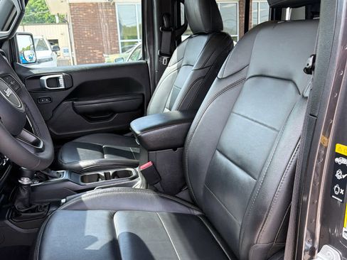 Used 2023 Jeep Gladiator Sport AWD/4WD image 12