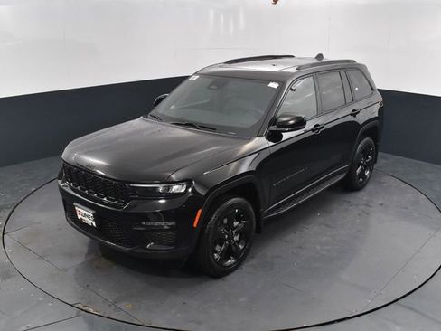 New 2025 Jeep Grand Cherokee Limited w/ Black Appearance Package AWD/4WD image 39