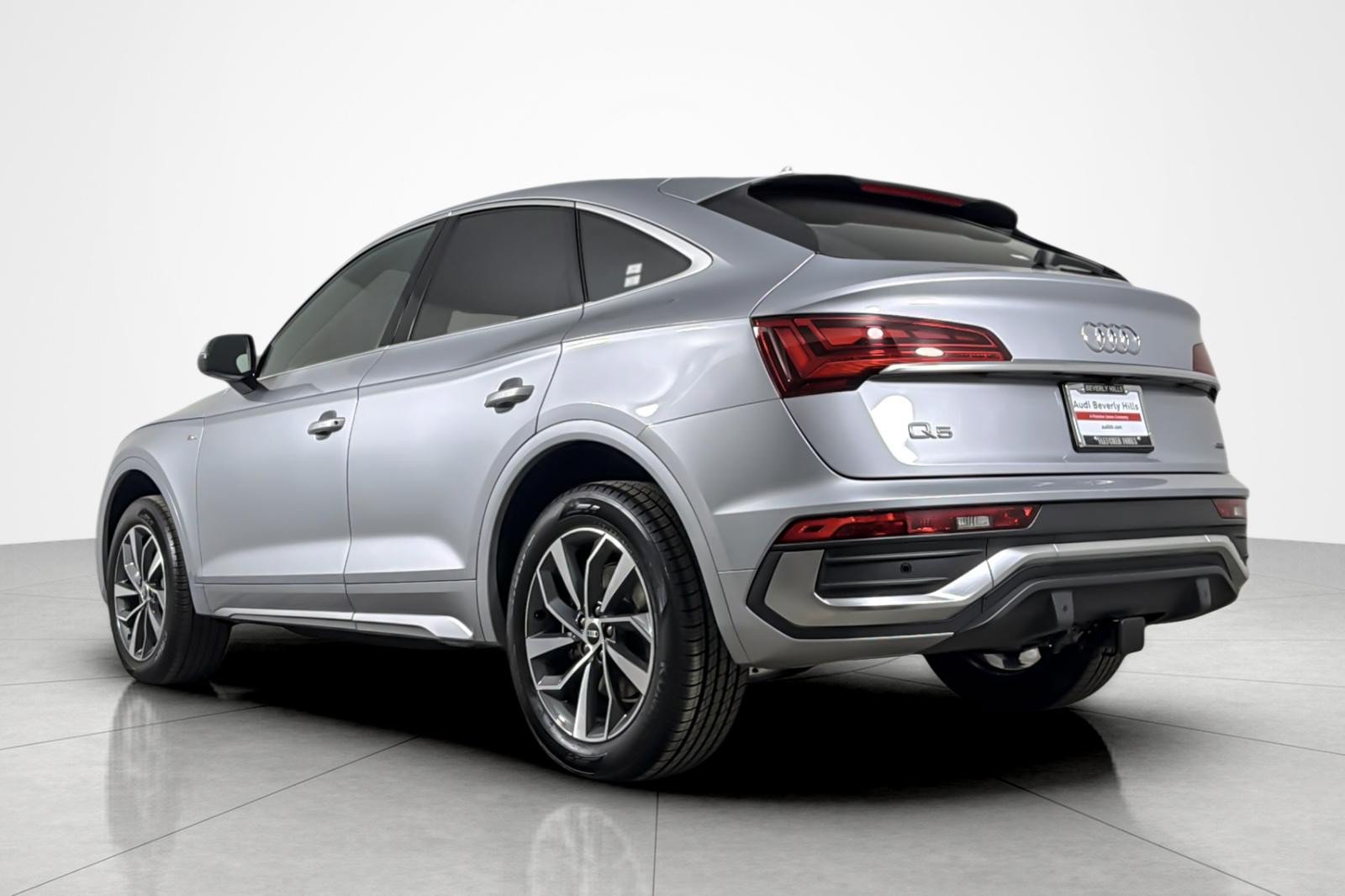 Used 2023 Audi Q5 2.0T Premium Plus w/ Premium Plus Package AWD/4WD image 3