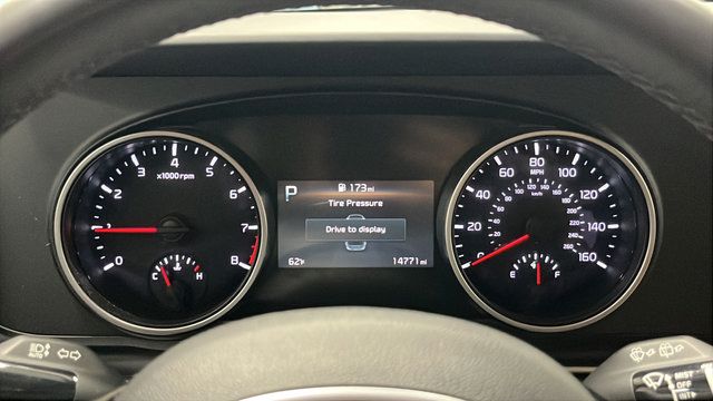 Used 2024 Kia Carnival LX FWD image 16