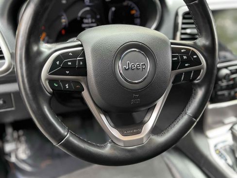 Used 2022 Jeep Grand Cherokee Laredo X RWD image 19